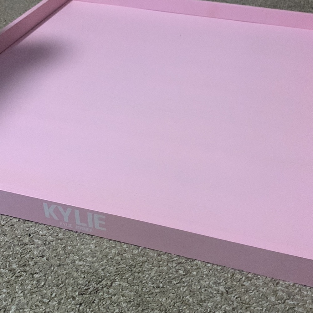 Kyle Cos. Vanity Table w/Pink Stick On-Off Laminate Pink Kylie Paper
